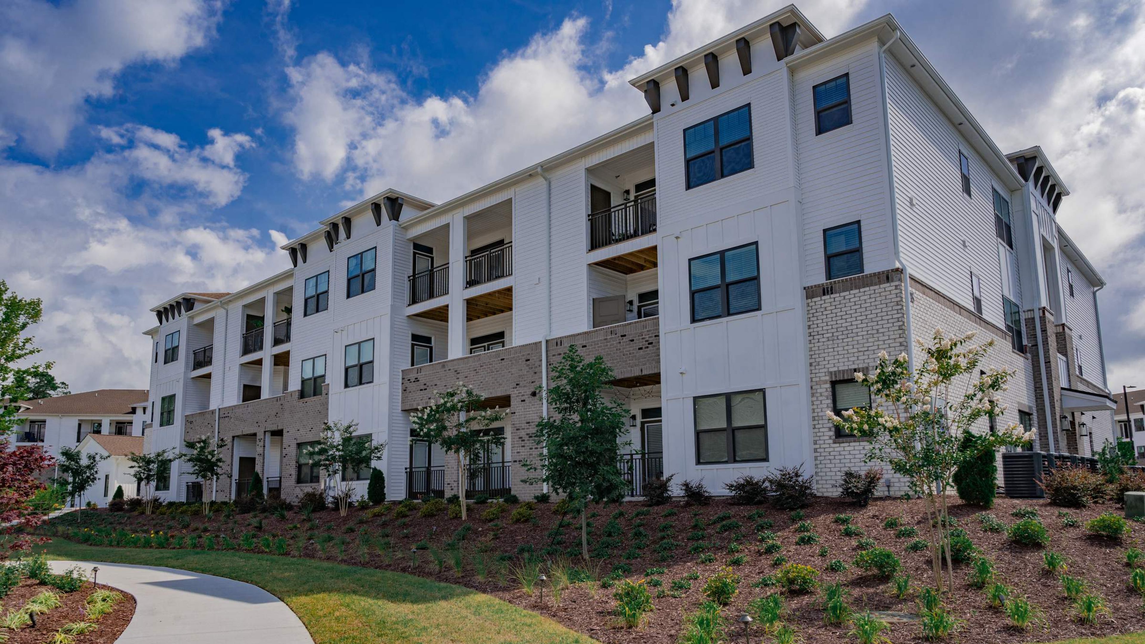 Hawthorne at Smith Creek exterior apartments building view with beautiful landscaping